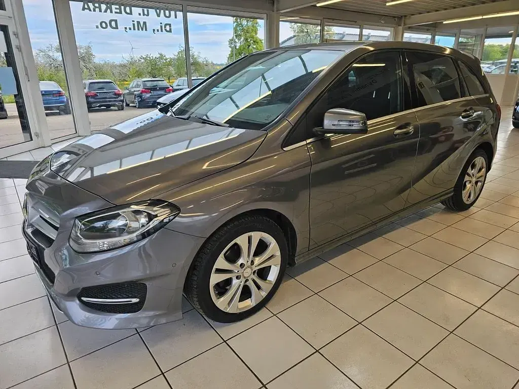 Gebraucht Mercedes B180 109 PS (80 kW) 2016 Grau Van / Kleinbus