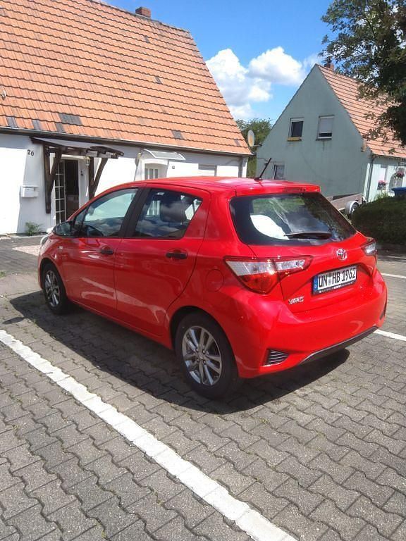 Rot Gebraucht 2020 Toyota Yaris Kleinwagen | 10.500 € (Guter Preis) - Bild 1/4