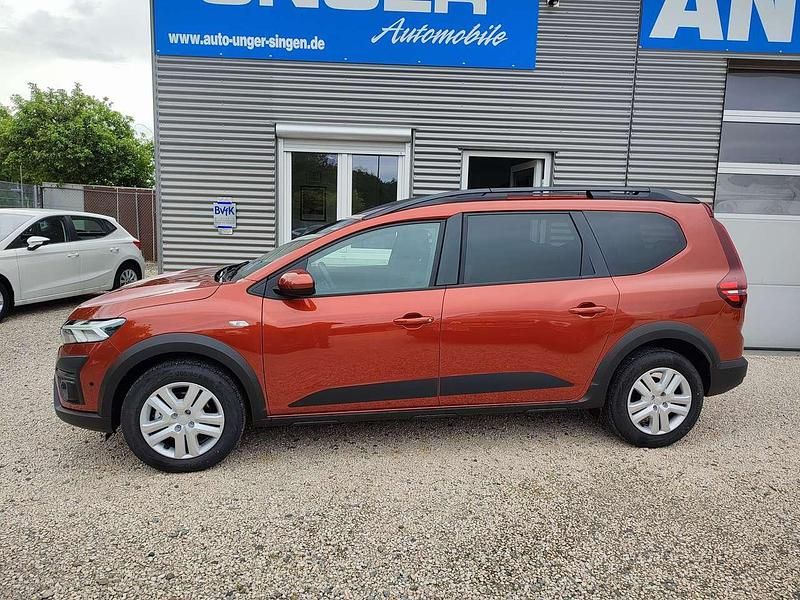 Second-hand Dacia Jogger Expression 110 CP (80 kW) 2024 Maro Monovolum