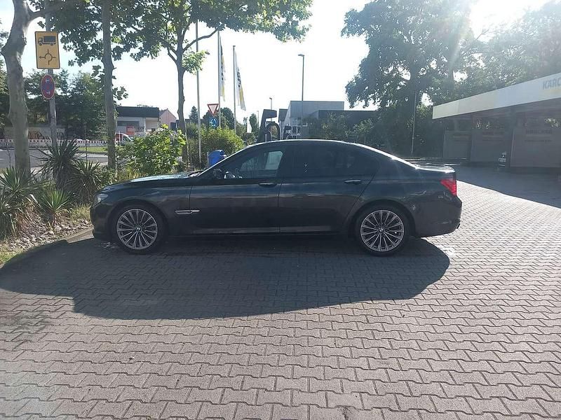 Gebraucht BMW 750 408 PS (300 kW) 2009 Limousine