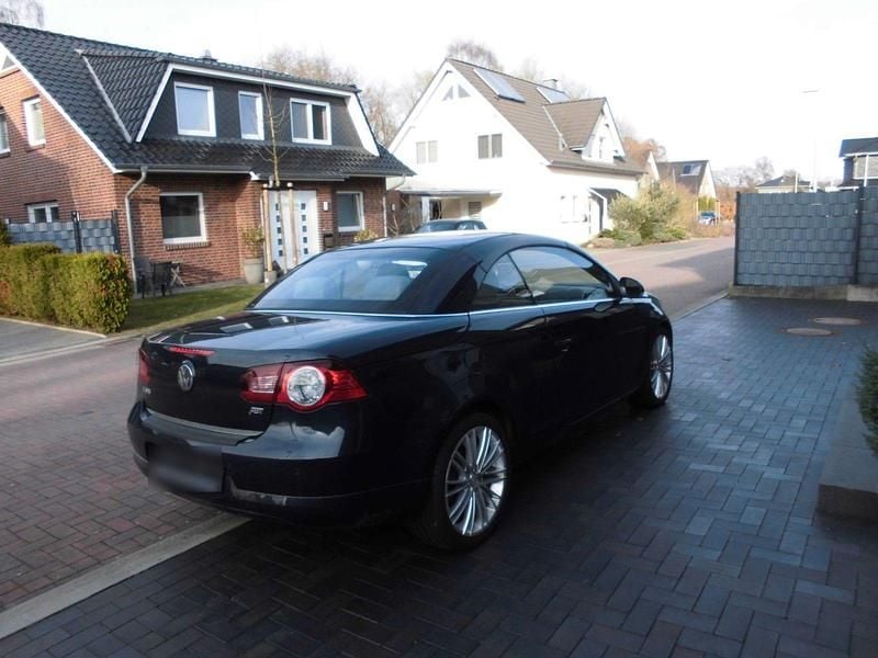 Usado VW Eos 160 HP (117 kW) 2008 Azul Cabrios