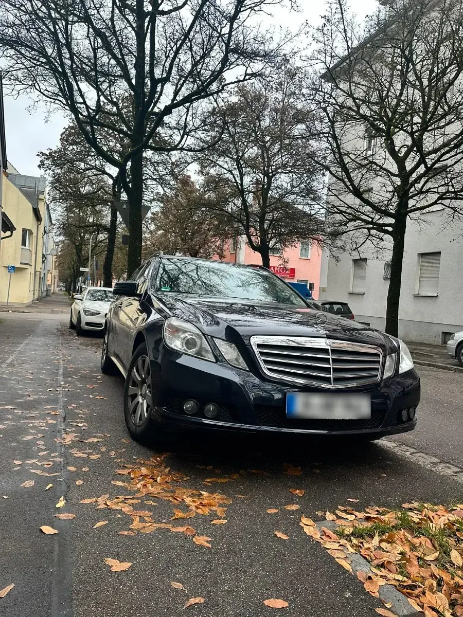 Gebraucht Mercedes E220 170 PS (125 kW) 2011 Blau Kombi