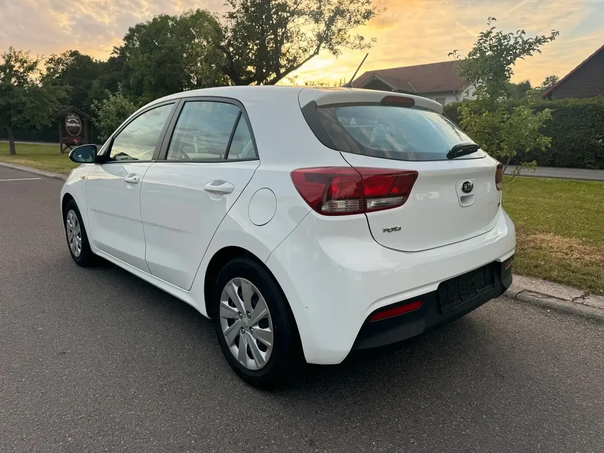 Gebraucht Kia Rio 84 PS (61 kW) 2010 Weiß Kleinwagen