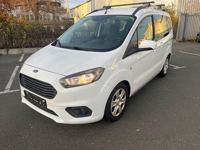 Weiß Gebraucht 2019 Ford Tourneo Courier Trend Van / Kleinbus | 7.600 € (Fairer Preis) - Bild 1/4