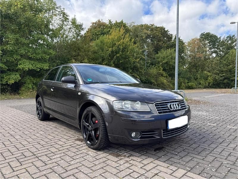Grau Gebraucht 2004 Audi A3 Limousine | 999 € (Superpreis) - Bild 1/4