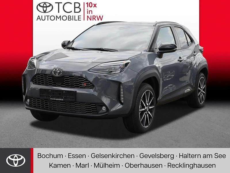 Grau Gebraucht 2025 Toyota Yaris Cross Sport SUV | 30.887 € (Etwas zu teuer) - Bild 1/3
