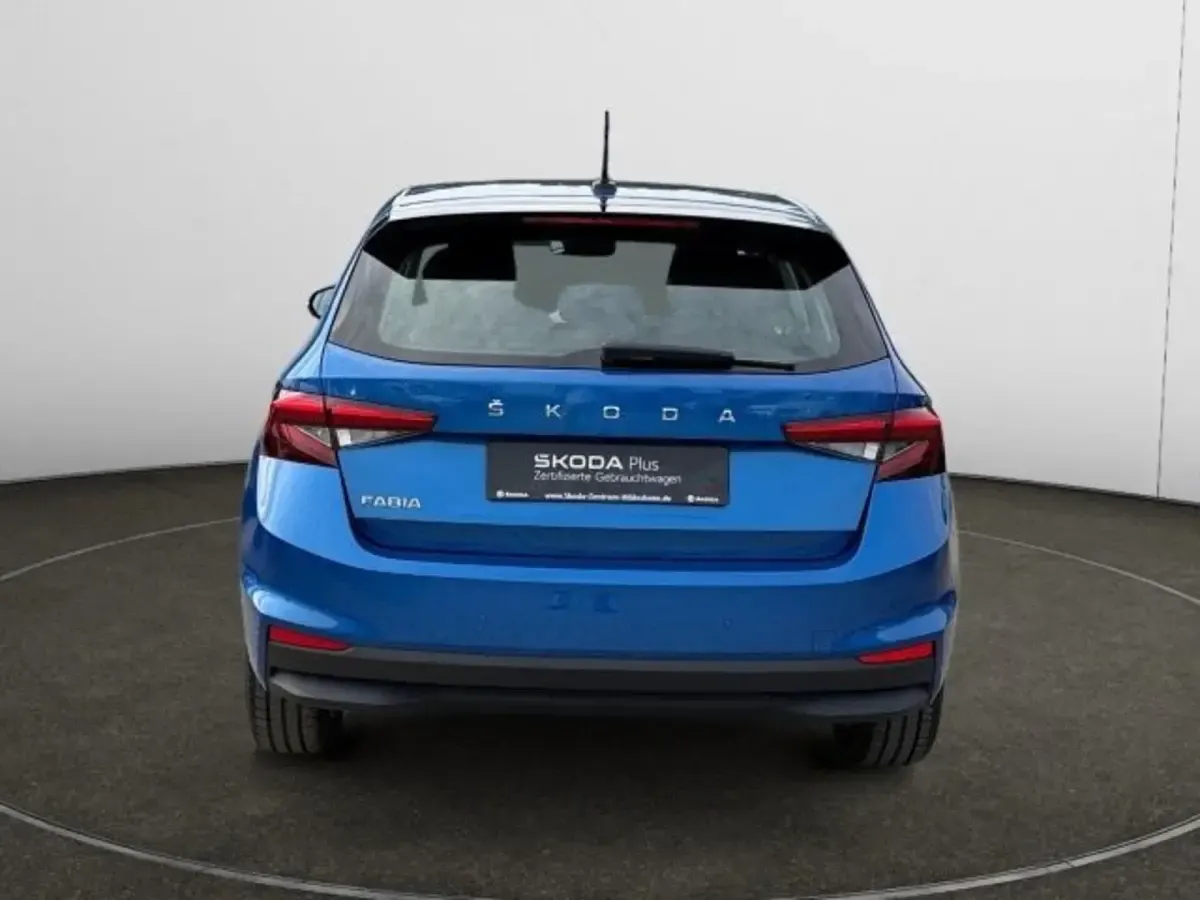 Gebraucht Skoda Fabia Ambition 95 PS (69 kW) 2023 Raceblau metallic Kleinwagen