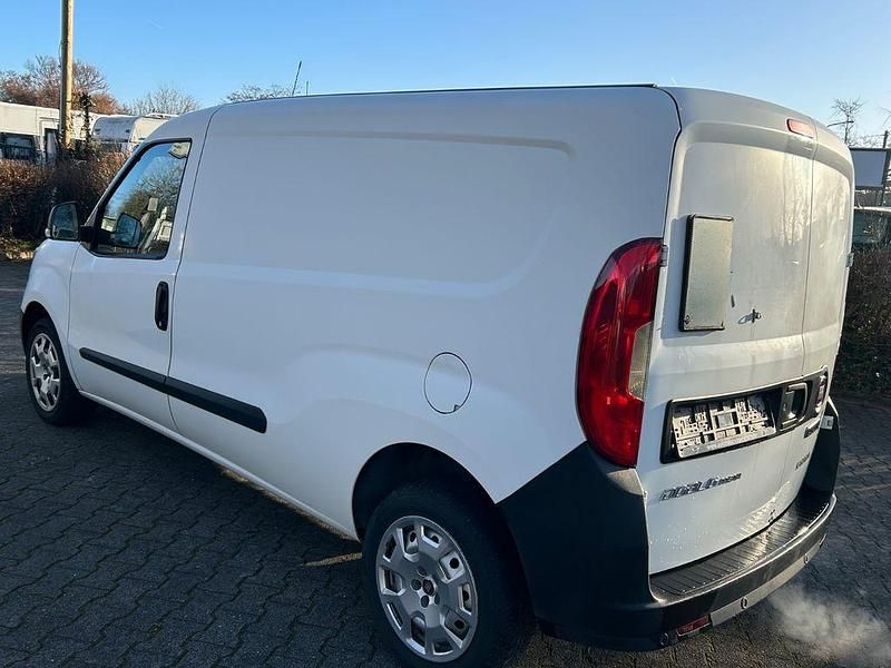 Gebraucht Fiat Doblò 95 PS (69 kW) 2018 Weiß Van / Kleinbus