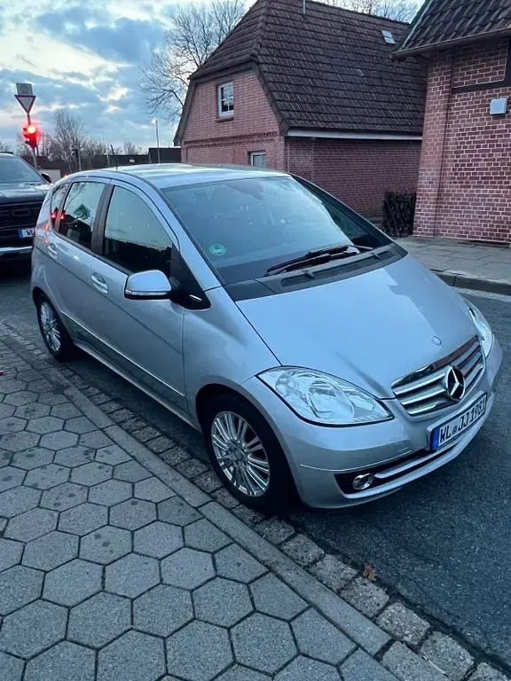 Gebraucht Mercedes A160 Elegance 95 PS (69 kW) 2010 Silber Van / Kleinbus