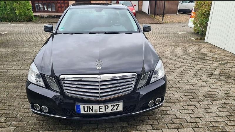Gebraucht Mercedes E200 Elegance 184 PS (135 kW) 2009 Schwarz Limousine