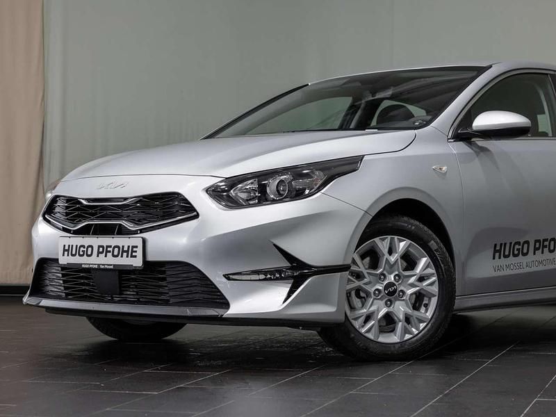 Gebraucht Kia Ceed Vision 140 PS (102 kW) 2025 Sparklingsilber Kleinwagen