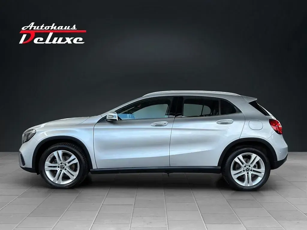 Gebraucht Mercedes GLA200 Urban 156 PS (114 kW) 2020 Silber SUV