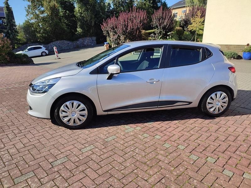 Silber Gebraucht 2015 Renault Clio IV Expression Kleinwagen | 6.888 € (Guter Preis) - Bild 1/4