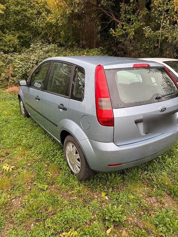 Blau Gebraucht 2005 Ford Fiesta Kleinwagen | 1.000 € (Superpreis) - Bild 1/4