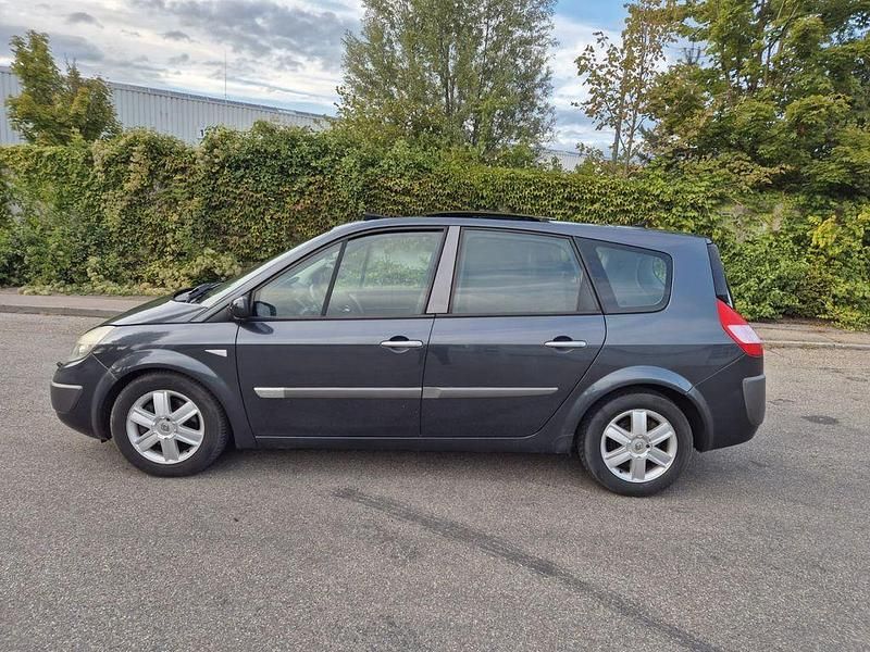 Grün Gebraucht 2004 Renault Scénic II Dynamique Van / Kleinbus | 2.499 € (Etwas zu teuer) - Bild 1/4