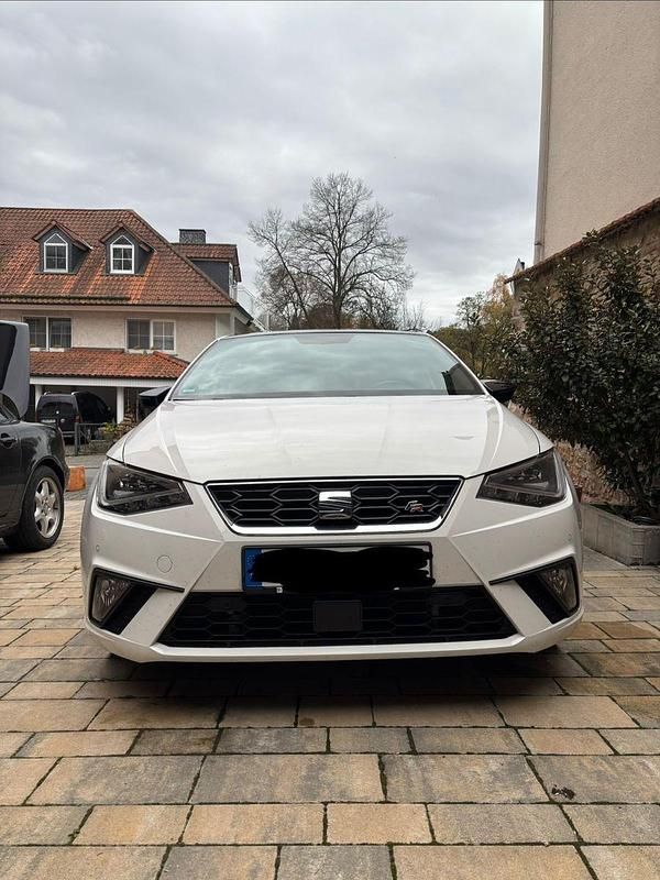 Weiß Gebraucht 2019 Seat Ibiza FR Kleinwagen | 15.960 € (Teuer) - Bild 1/4