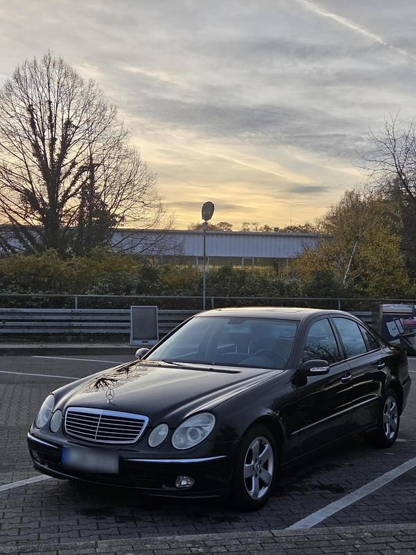 Gebraucht Mercedes E240 177 PS (130 kW) 2005 Schwarz Limousine