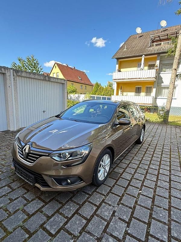 Braun Gebraucht 2016 Renault Mégane GrandTour Kombi | 10.499 € (Fairer Preis) - Bild 1/4