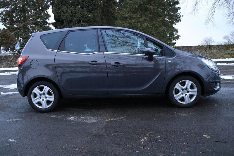 Gebraucht Opel Meriva Innovation 140 PS (102 kW) 2016 Grau Van / Kleinbus