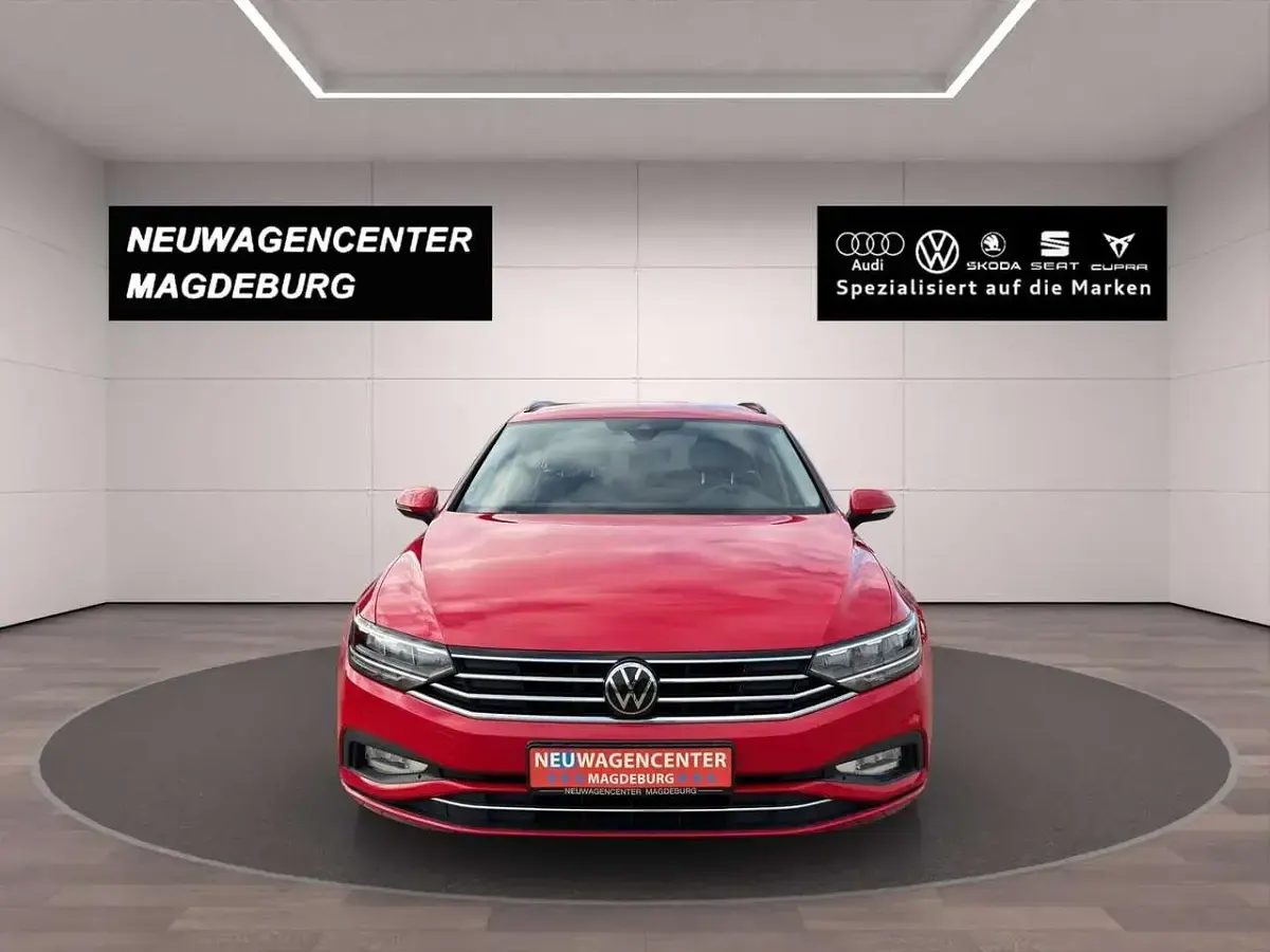 Gebraucht VW Passat Business 122 PS (89 kW) 2023 Rot Kombi