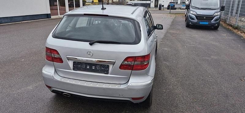 Gebraucht Mercedes B200 136 PS (100 kW) 2011 Silber Van / Kleinbus