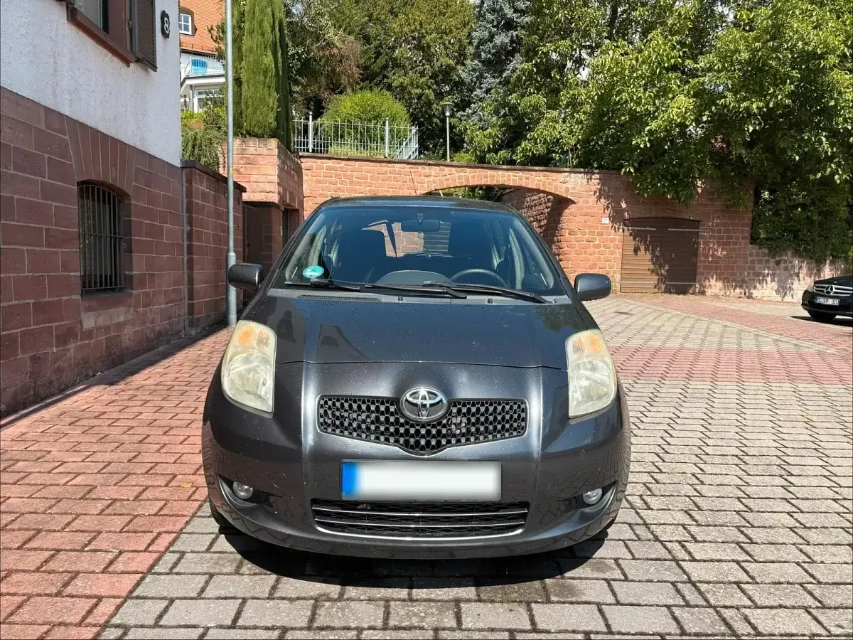Gebraucht Toyota Yaris 87 PS (63 kW) 2008 Grau Kleinwagen