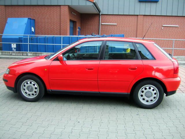 Gebraucht Audi A3 Attraction 101 PS (74 kW) 2000 Rot Kleinwagen