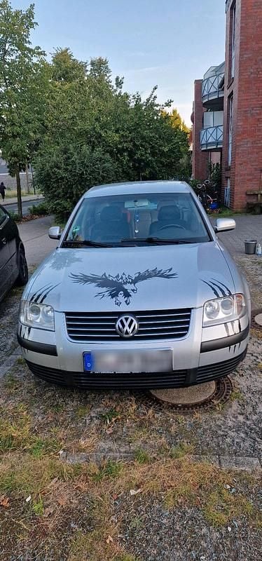 Silber Gebraucht 2002 VW Passat Kleinwagen | 1.700 € (Fairer Preis) - Bild 1/4