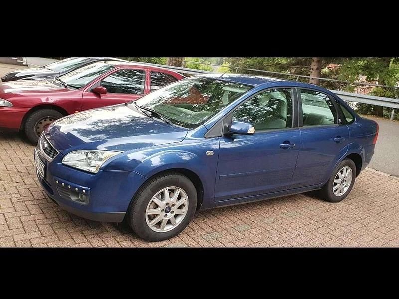 Blau Gebraucht 2007 Ford Focus Ghia Limousine | 850 € (Superpreis) - Bild 1/4