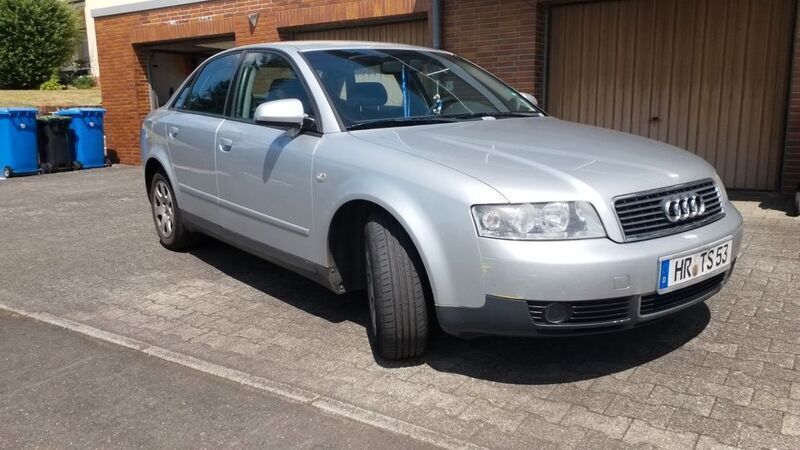 Silber Gebraucht 2002 Audi A4 Limousine | 990 € (Superpreis) - Bild 1/4