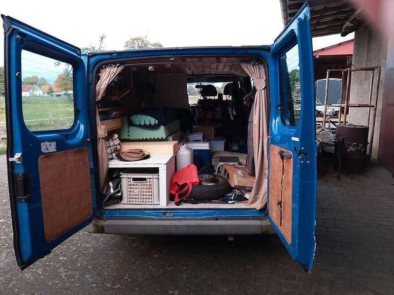 Second-hand Ford Transit 86 CP (63 kW) 2005 Albastru Monovolum