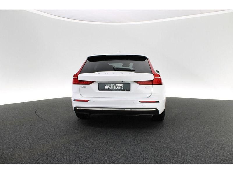 Gebraucht Volvo V60 Core 398 PS (292 kW) 2022 Crystal weiss Kombi