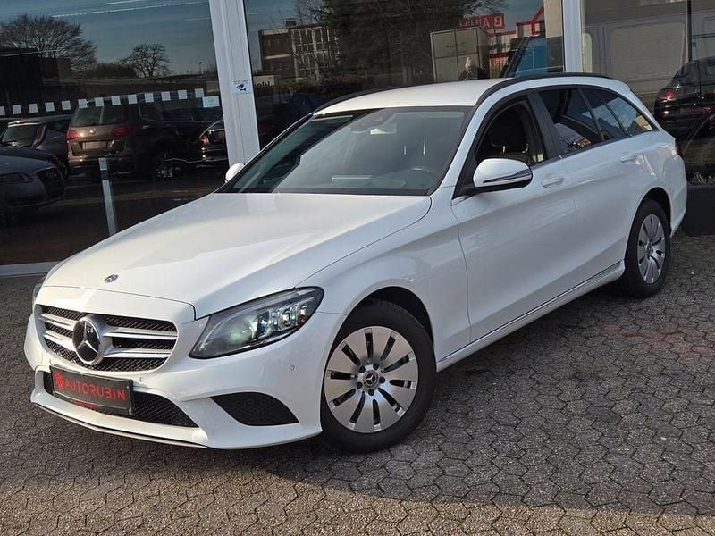 Gebraucht Mercedes C180 156 PS (114 kW) 2020 Polarweiss Kombi