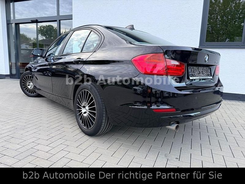 Usata BMW 318 143 CV (105 kW) 2012 Nero Berlina