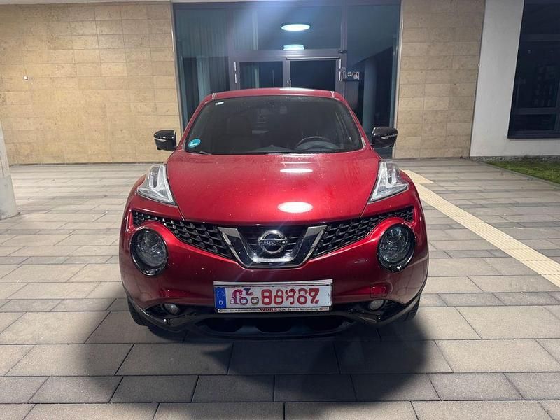 Rot Gebraucht 2017 Nissan Juke Tekna SUV | 13.499 € (Fairer Preis) - Bild 1/4