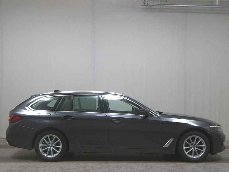 Grau Gebraucht 2020 BMW 520 Performance Kombi | 20.480 € (Superpreis) - Bild 1/4