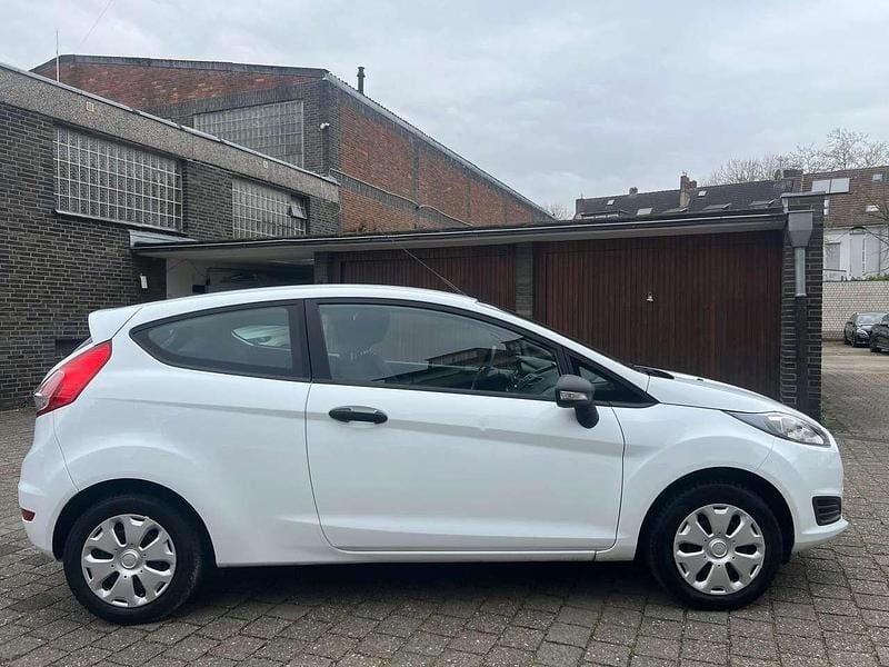 Gebraucht Ford Fiesta Ambiente 60 PS (44 kW) 2017 Frozen white Limousine