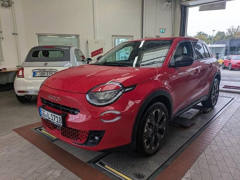 Gebraucht Fiat 600 La Prima 101 PS (74 kW) 2024 Rot SUV
