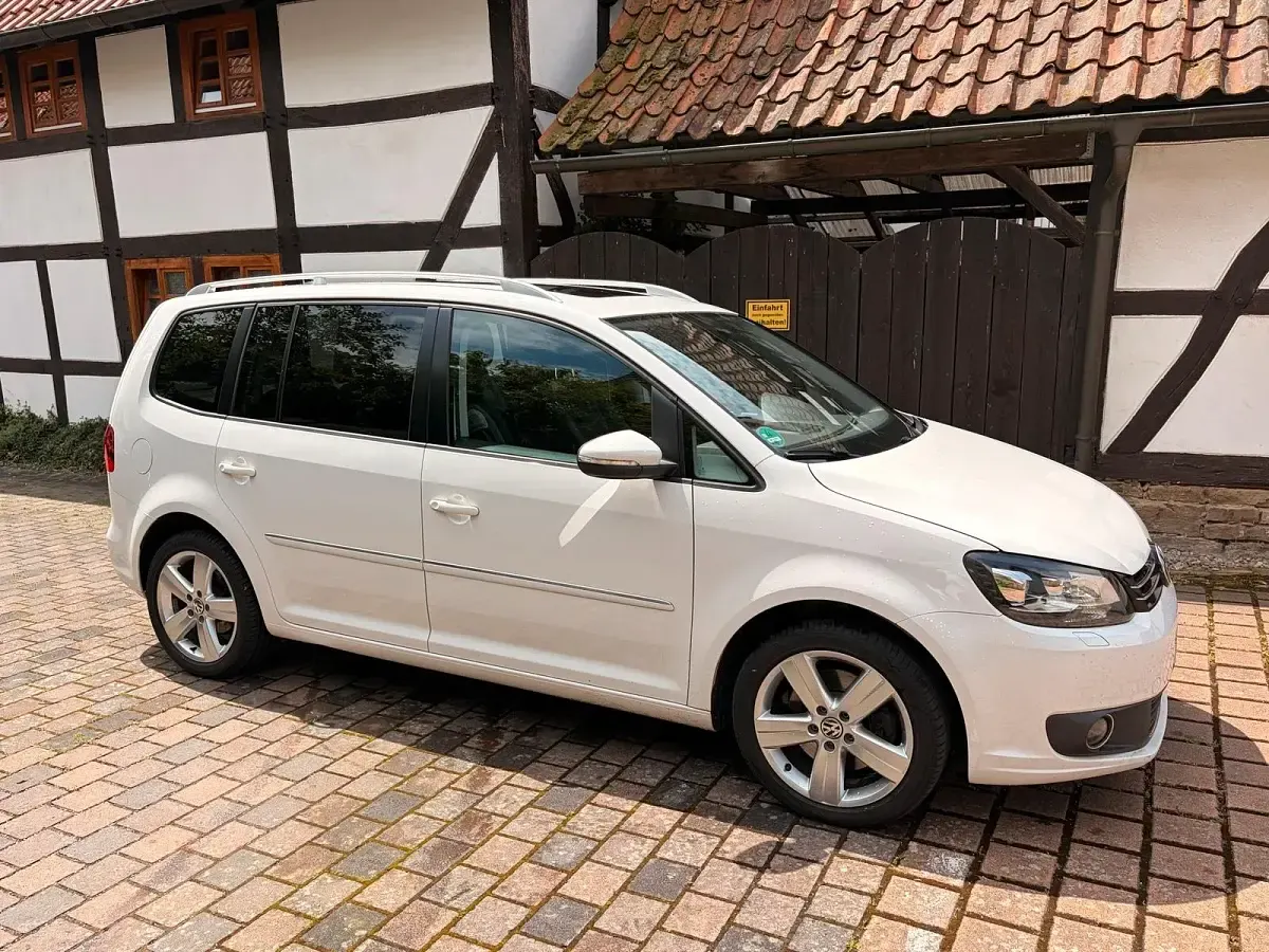Gebraucht VW Touran 140 PS (102 kW) 2013 Weiß Van / Kleinbus
