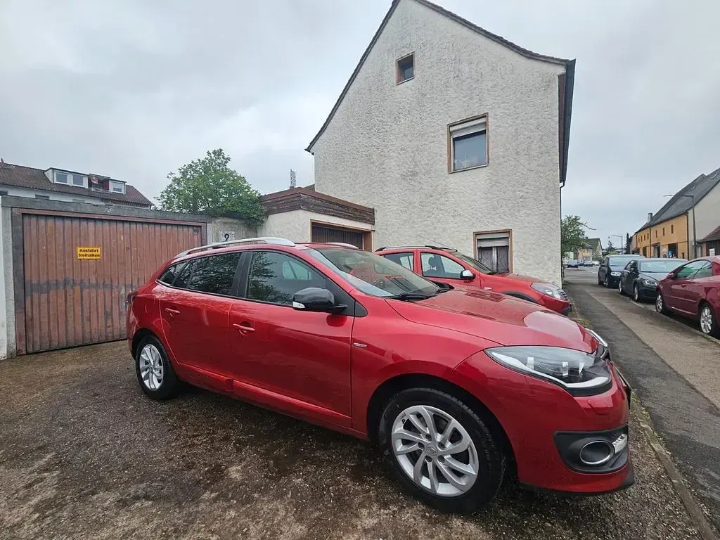 Gebraucht Renault Mégane LIMITED 116 PS (85 kW) 2014 Rot Limousine