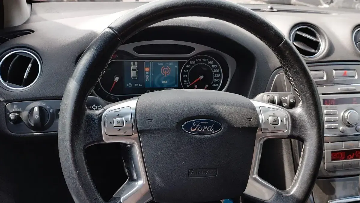 Gebraucht Ford Mondeo Titanium 140 PS (102 kW) 2010 Schwarz Limousine