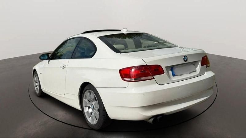 Gebraucht BMW 325 218 PS (160 kW) 2009 Weiß Coupé