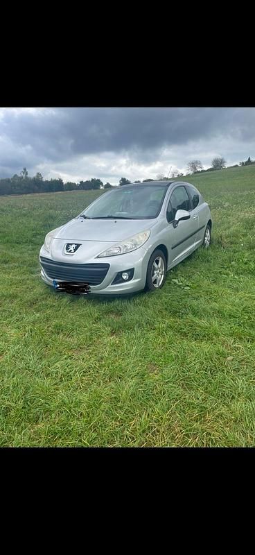 Gebraucht Peugeot 206 70 PS (51 kW) 2010 Silber Kleinwagen