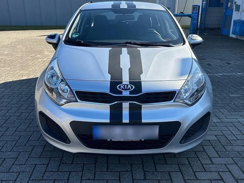 Gebraucht Kia Rio Edition 7 86 PS (63 kW) 2014 Silber Kleinwagen