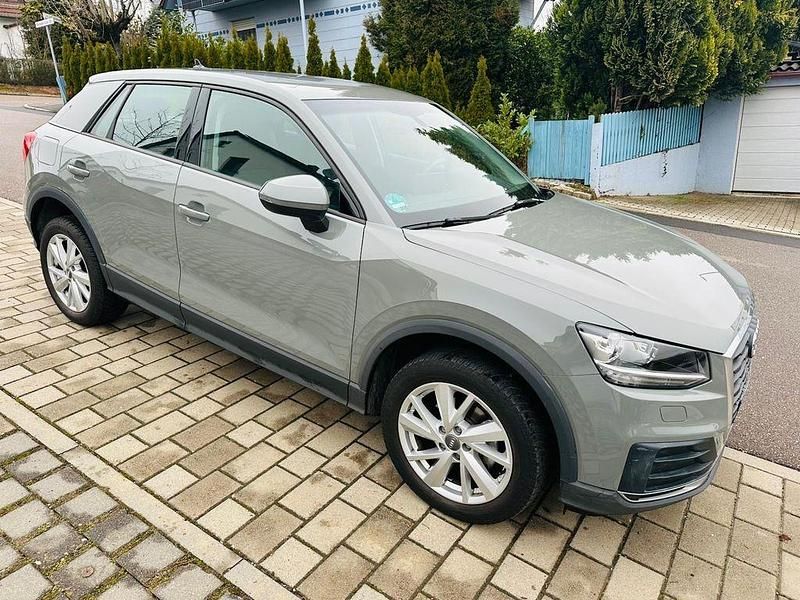 Gebraucht Audi Q2 Ambiente 116 PS (85 kW) 2019 Grau SUV