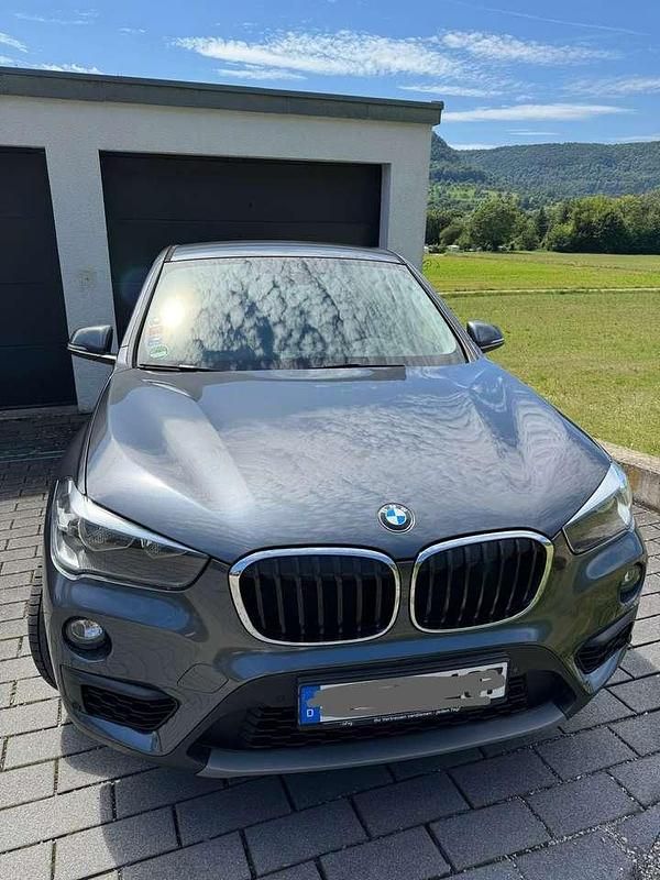 Grau Gebraucht 2019 BMW X1 Advantage SUV | 13.800 € (Fairer Preis) - Bild 1/4