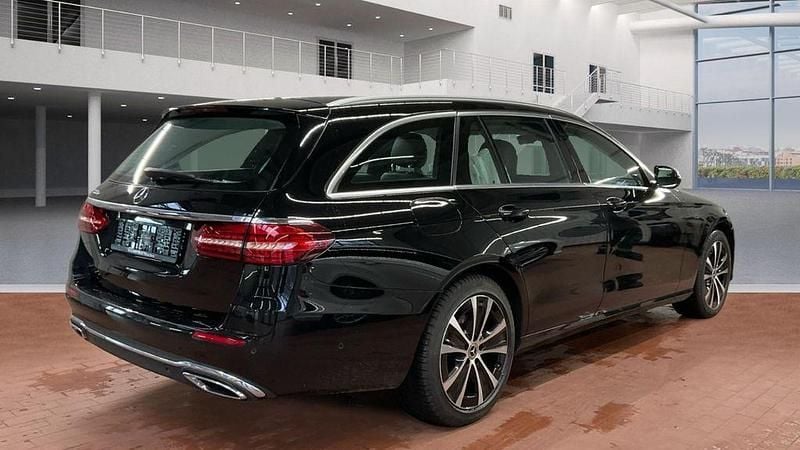 Gebraucht Mercedes E300 320 PS (235 kW) 2022 Schwarz Limousine