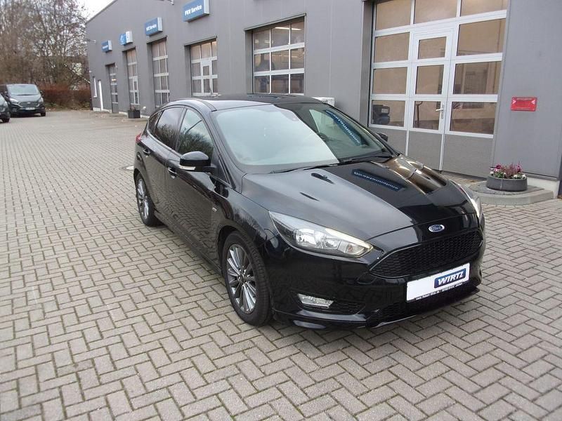 Second-hand Ford Focus ST-Line 150 CP (110 kW) 2017 Negru Berlinǎ