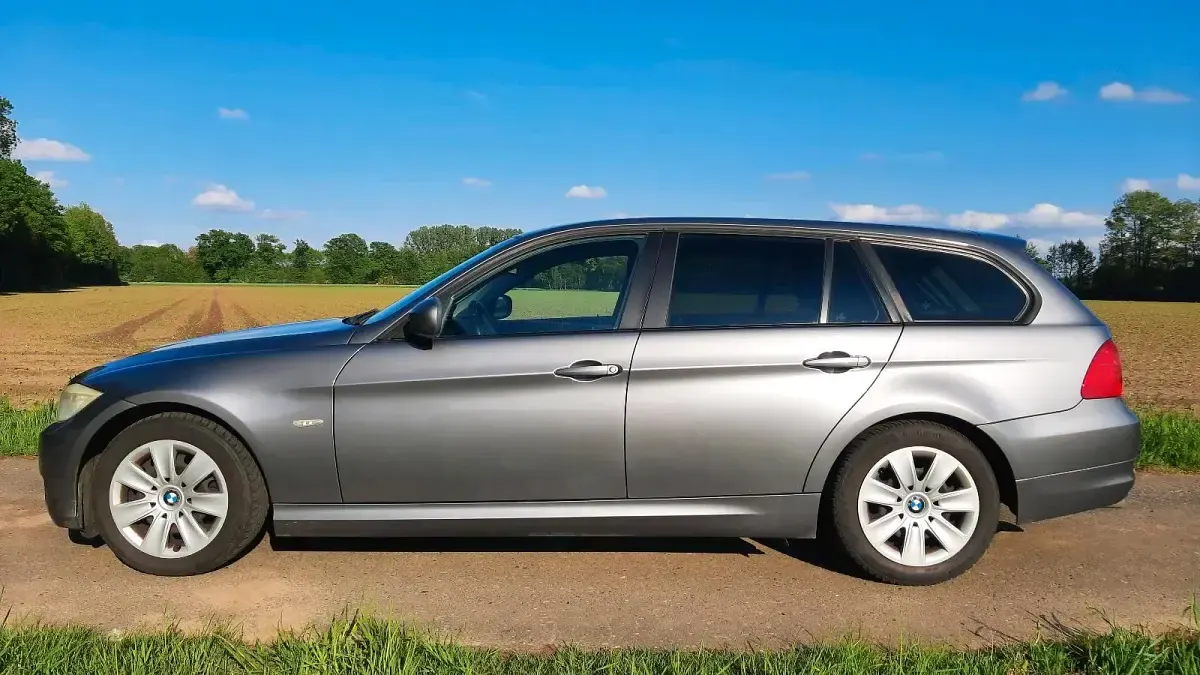 Gebraucht BMW 320 170 PS (125 kW) 2009 Grau Kombi
