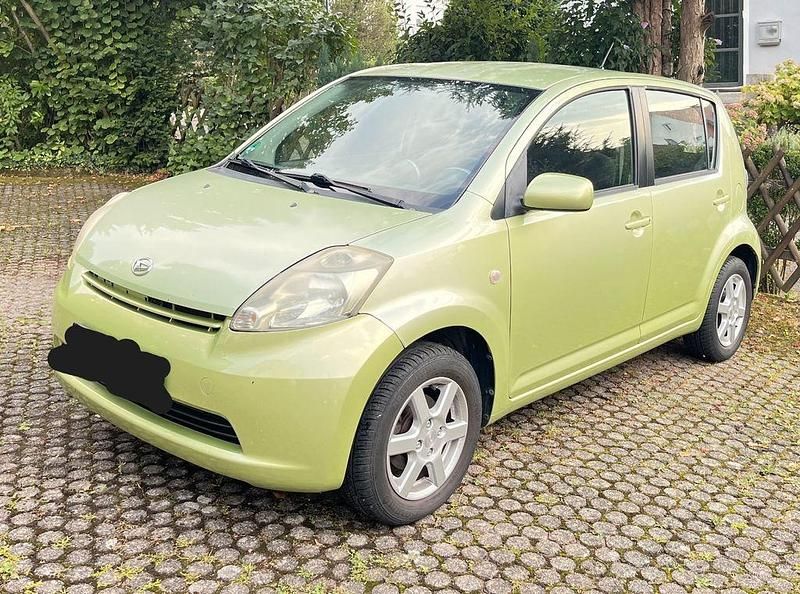 Grün Gebraucht 2006 Daihatsu Sirion Kleinwagen | 2.850 € (Fairer Preis) - Bild 1/4